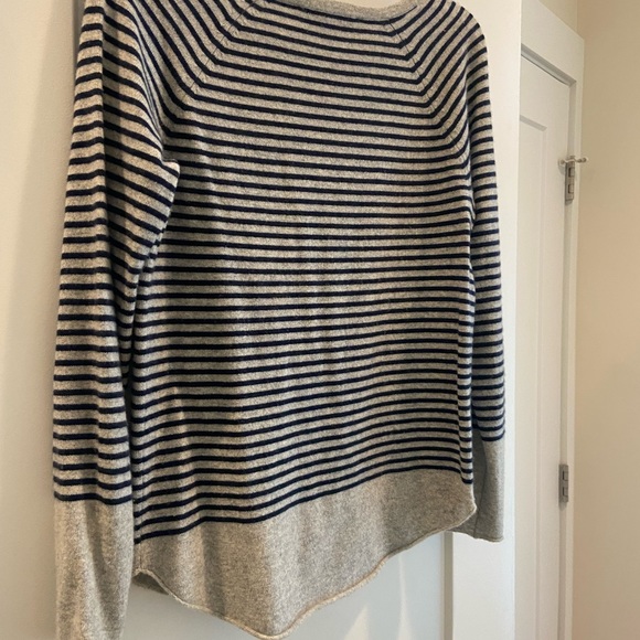 Sweater - Picture 3 of 3